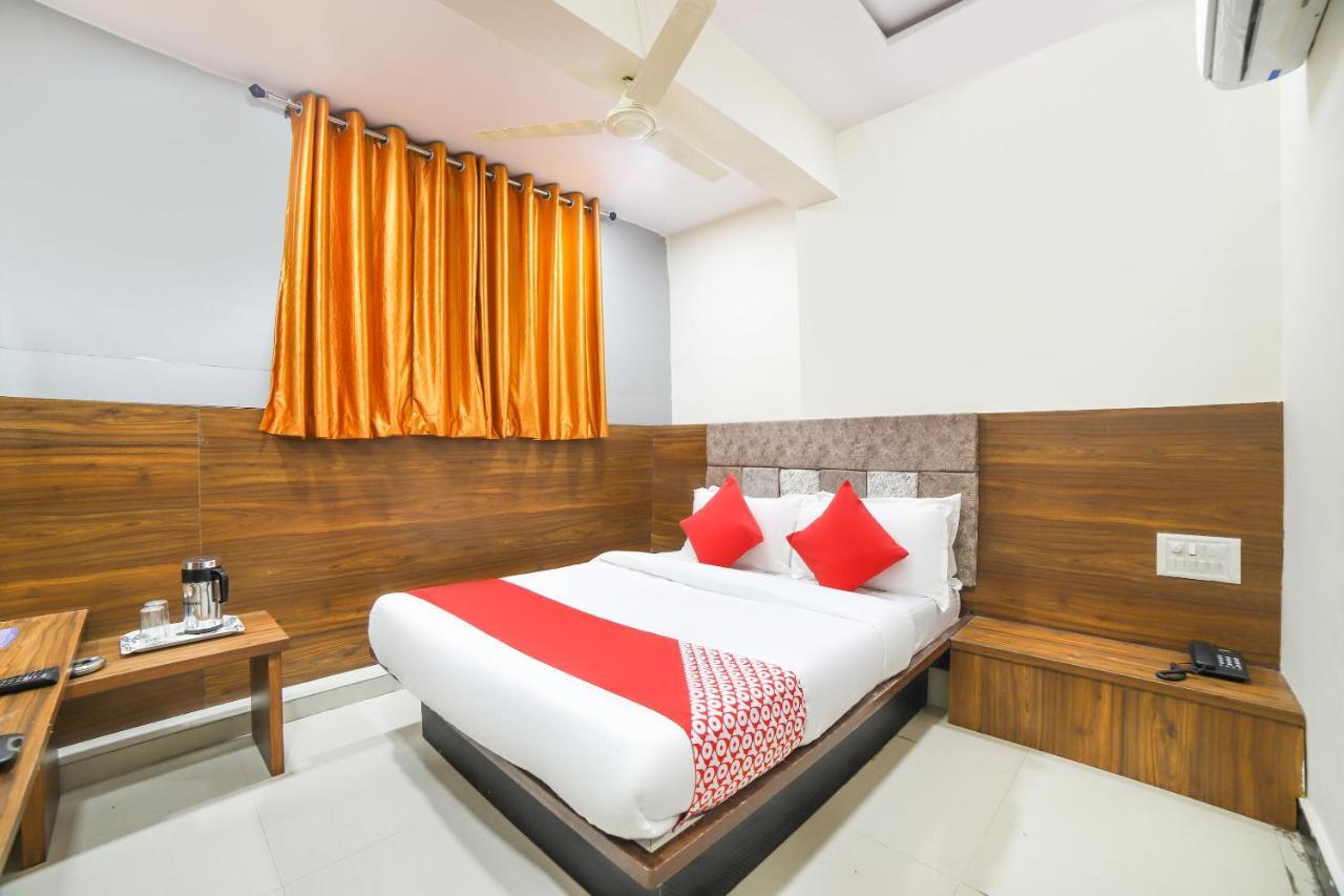 Oyo 67345 Hotel Anjani Inn Naroda Luaran gambar